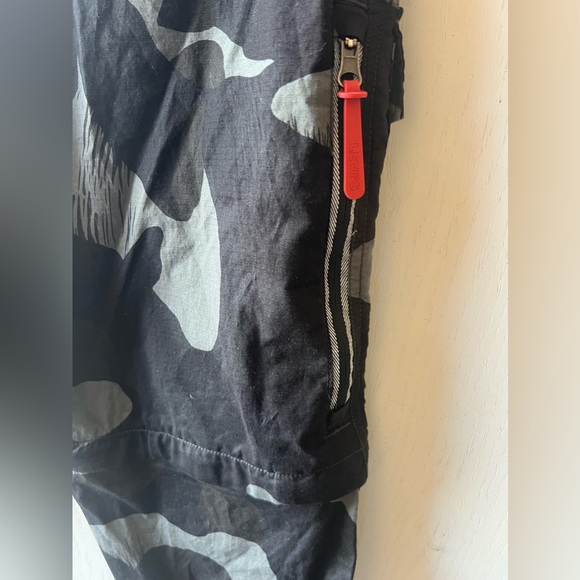 Levi’s Premium Urban Camouflage Cargo Convertible Pants 32 Camouflage NWT - Picture 5 of 6